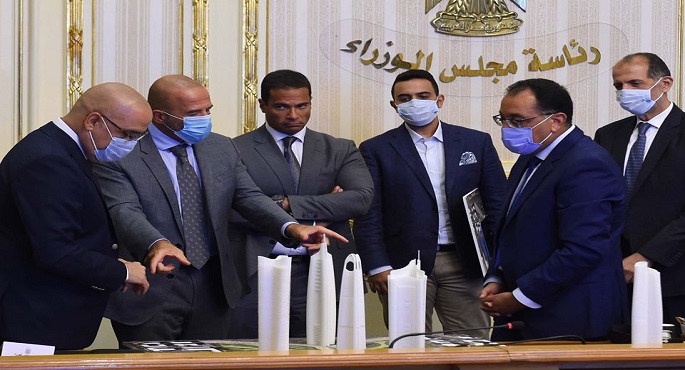 بالفيديو والصور.. رئيس الوزراء يستعرض مخططات إنشاء مجمع متعدد الاستخدامات بالعلمين الجديدة