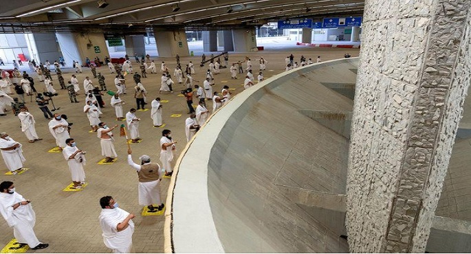 ضيوف الرحمن يتمون رمي الجمرات الثلاث ويغادرون للمسجد الحرام لأداء طواف الوداع