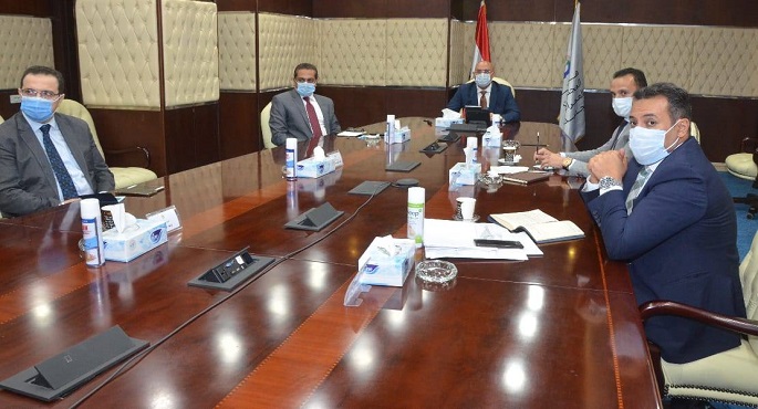 وزير الإسكان يستعرض مخطط تطوير قطعتى أرض لشركات قطاع الأعمال العام بمحور المحمودية بالإسكندرية