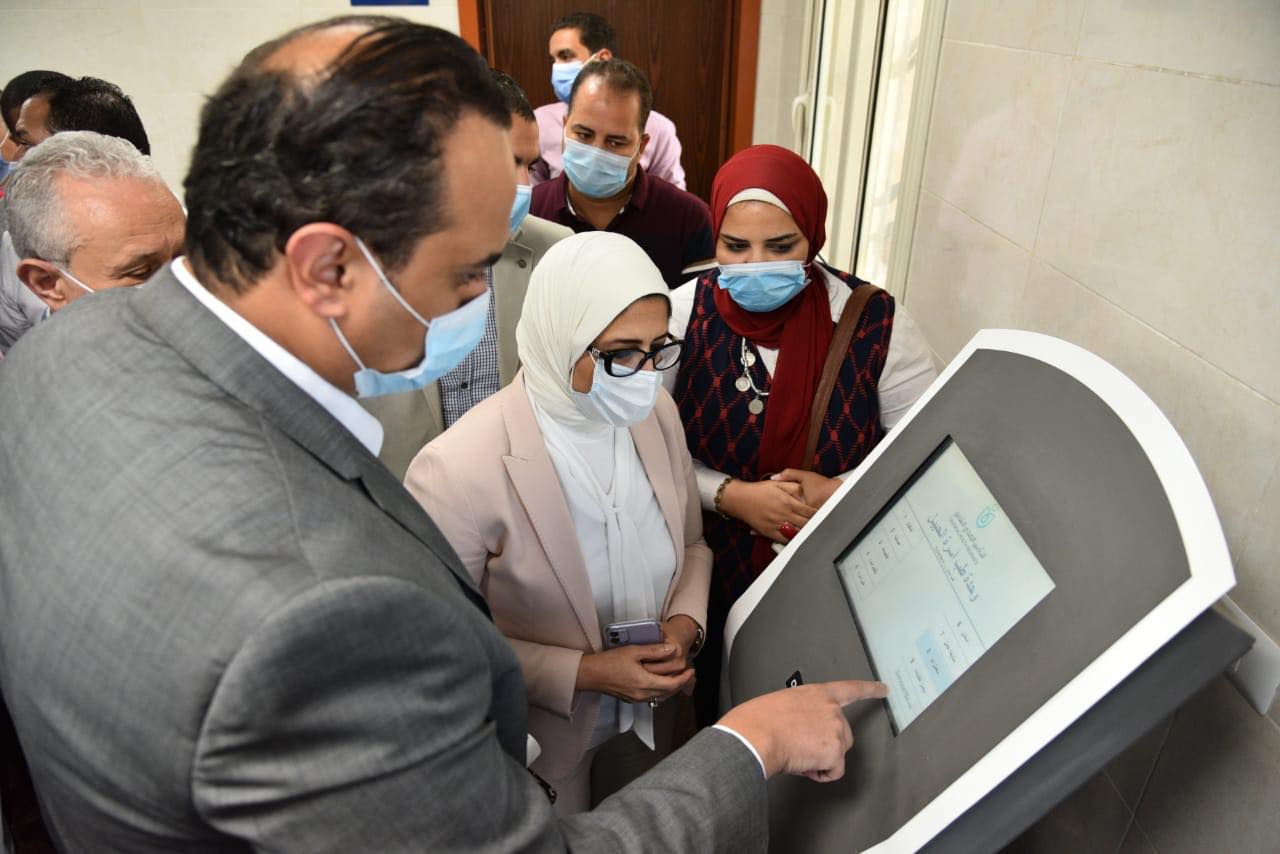 بالصور.. وزيرة الصحة تتفقد الاستعدادات النهائية للتشغيل التجريبي لـ”التأمين الصحي الشامل” بالأقصر