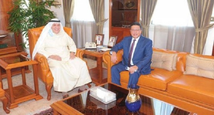 السفير المصري ورئيس غرفة تجارة وصناعة الكويت يؤكدان حرصهما على تنمية العلاقات الاقتصادية بين البلدين