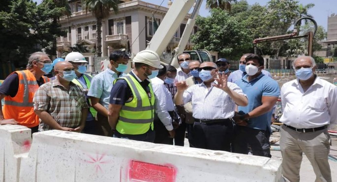 بالصور .. وزير النقل يتابع أعمال التدعيم الإنشائي للركن المتضرر بعمارة الشربتلي بالزمالك