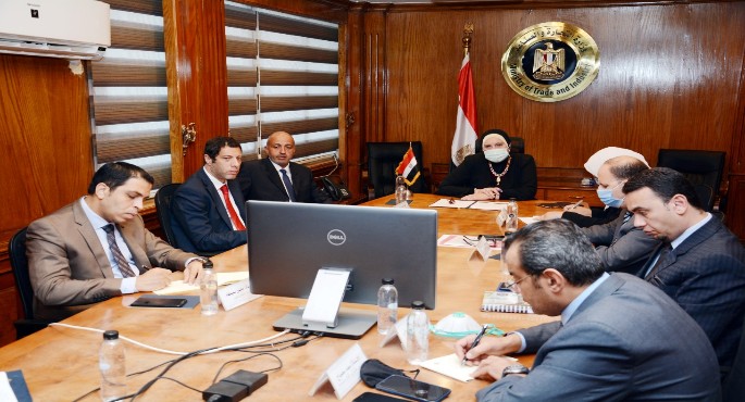 جامع تبحث مع اعضاء المجلس التصديري للملابس الجاهزة سبل زيادة معدلات التصدير