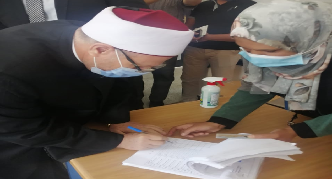مفتي الجمهورية يدلي بصوته في انتخابات الشيوخ ويدعو المواطنين للمشاركة الإيجابية