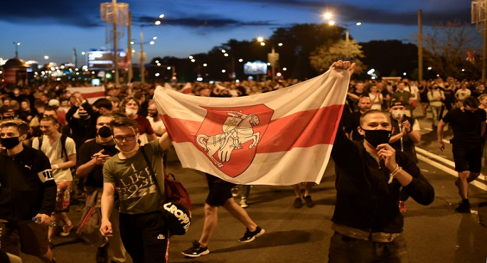 روسيا البيضاء تفرج عن آلاف المحتجزين لتهدئة الاحتجاجات