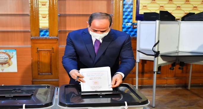 بالفيديو والصور.. الرئيس السيسي يدلي بصوته في انتخابات مجلس الشيوخ