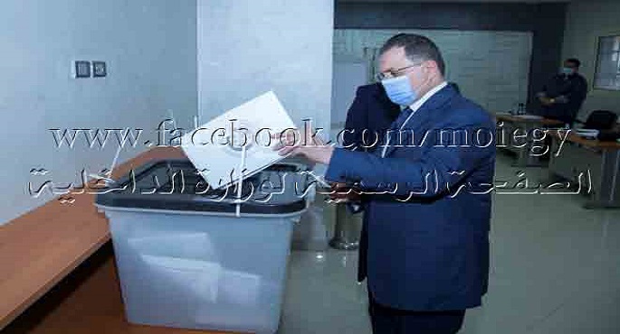 بالصور.. وزير الداخلية يدلى بصوته فى انتخابات مجلس الشيوخ