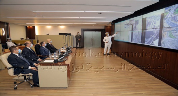 بالفيديو والصور.. وزير الداخلية يتابع إجراءات تأمين العملية الانتخابية من داخل غرفة عمليات قطاع الأمن