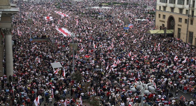 المحتجون في روسيا البيضاء يحتشدون في شوارع العاصمة.. والجيش يوجه إنذارا