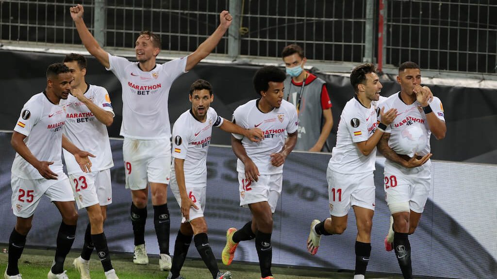 إشبيلية يتوج بلقب الدوري الأوروبي للمرة السادسة بفوزه على إنتر “3-2”