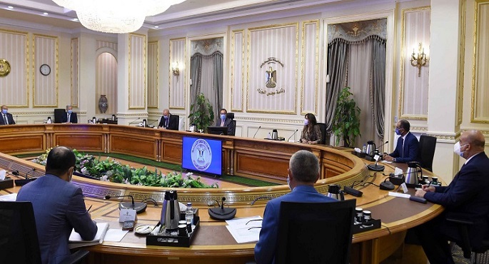 بالصور .. رئيس الوزراء يكلف بالبدء في التفاوض مع الشركات الراغبة في الاستثمار بمشروعات مياه الشرب والصرف الصحى