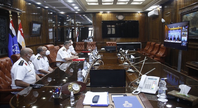 القوات البحرية توقع عقد إنشاء محطة تداول حاويات بميناء أبو قير البحري