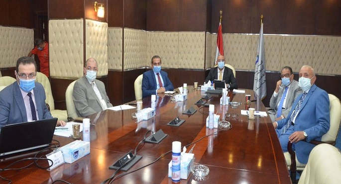 وزير الإسكان يستعرض مواقع الأراضي المقترحة لتنفيذ الوحدات السكنية بمشروع “سكن كل المصريين” بالمدن الجديدة