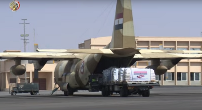 بالفيديو.. مصر تواصل تكثيف رحلات الجسر الجوي لإرسال المساعدات العاجلة إلى لبنان