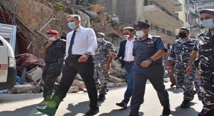 رئيس الوزراء اللبناني المكلف يتفقد المناطق المتضررة جراء انفجار مرفأ بيروت