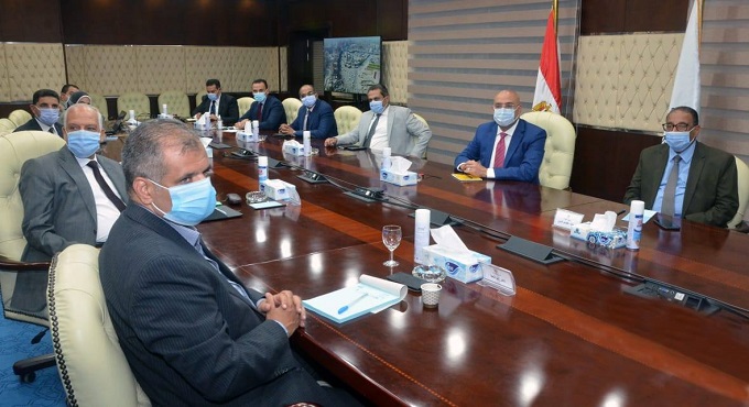 بالصور.. وزير الإسكان ومحافظ الجيزة يستعرضان مخطط تطوير منطقة وميدان المنيب بمحافظة الجيزة