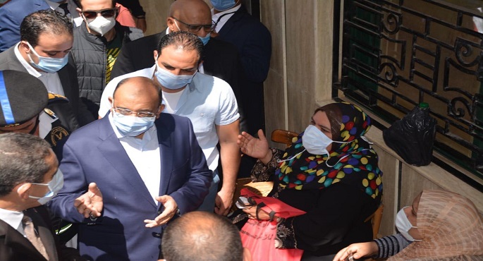 بالصور .. وزير التنمية المحلية يشيد بالجهود المبذولة لتحسين مستوى الخدمات بالغربية