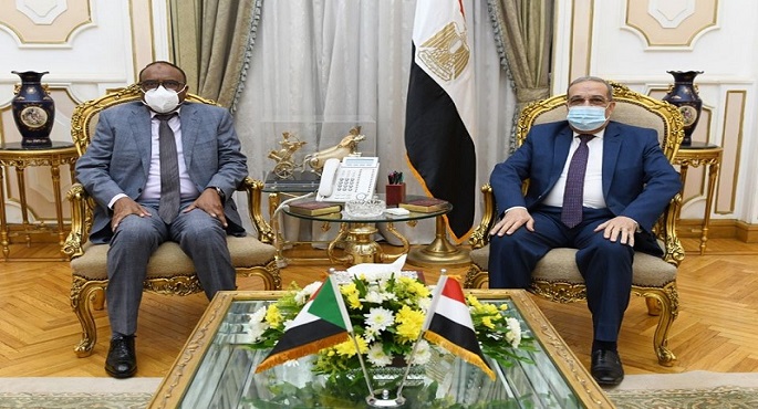 بالصور .. وزير الدولة للإنتاج الحربى يبحث مع مدير عام الصناعات الدفاعية السودانية التعاون المشترك
