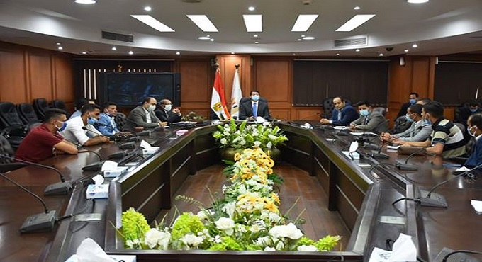 بالصور ..وزير الشباب والرياضة يلتقي بمجموعة شباب من محافظة الشرقية