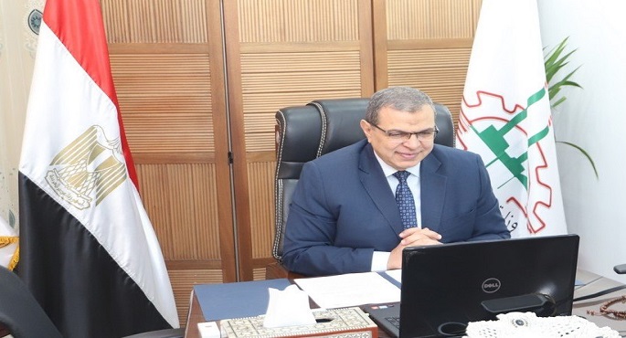 صرف 3.3 مليون جنيه منحة للعمالة غير المنتظمة بالوادى الجديد اليوم