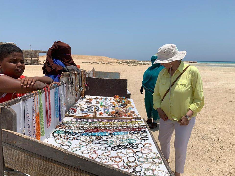 بالصور..وزيرة البيئة توجه بتطوير محمية وادي الجمال لأهميتها للسياحة العالمية