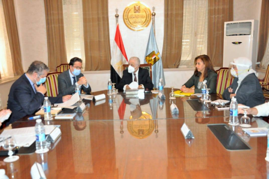 بالصور..وزير التعليم يلتقى سفير فرنسا بالقاهرة لبحث أوجه التعاون المشترك