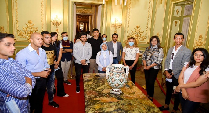 بالصور.. بالتعاون مع رئاسة الجمهورية.. “الهجرة” تنظم زيارة إلى قصر عابدين لوفد شباب الدارسين بالخارج