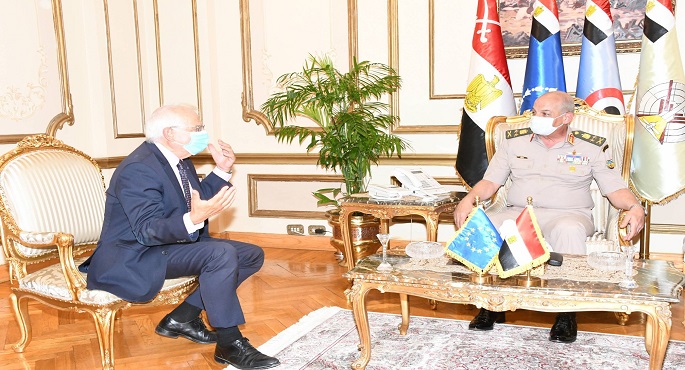 بالصور.. وزير الدفاع يلتقي بنائب رئيس المفوضية الأوروبية جوزيف بوريل