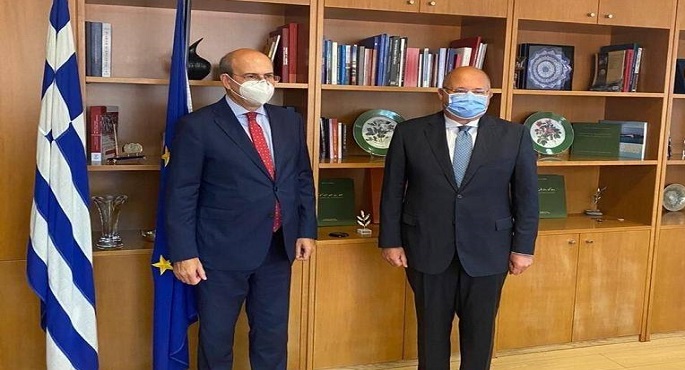 سفير مصر بأثينا يشارك بمراسم توقيع الحكومة اليونانية على الميثاق الرسمي الخاص بتحويل منتدى غاز شرق المتوسط لمنظمة دولية مقرها القاهرة