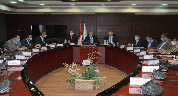 بالصور.. وزيرا النقل والتخطيط يبحثان آليات توطين صناعة الوحدات المتحركة للسكك الحديدية