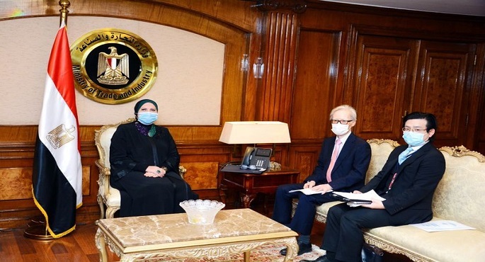 نيفين جامع تبحث مع السفير اليابانى بالقاهرة سبل تعزيز العلاقات الاقتصادية المشتركة بين البلدين