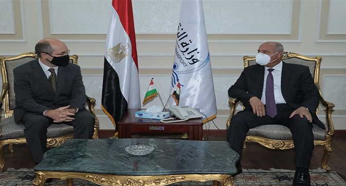 بالصور .. وزير النقل يبحث مع السفير المجري تدعيم التعاون المشترك في مجالات النقل المختلفة