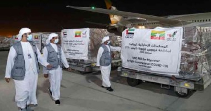 الإمارات ترسل باخرة على متنها 2400 طن من المواد الإغاثية إلى بيروت