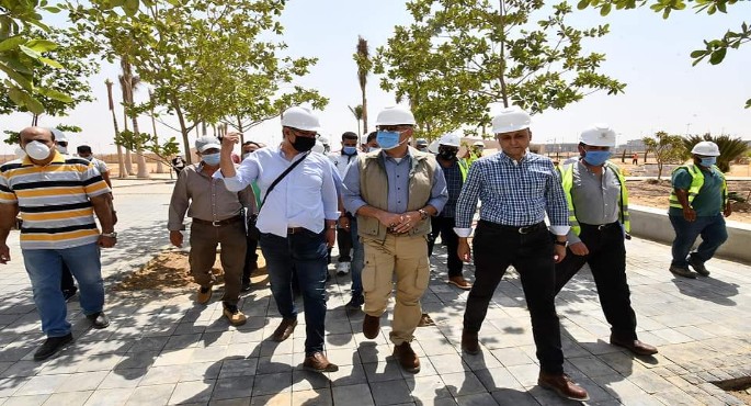 بالصور .. وزير الإسكان يتفقد سير العمل بمشروع الحدائق المركزية بالعاصمة الإدارية الجديدة “كابيتال بارك”