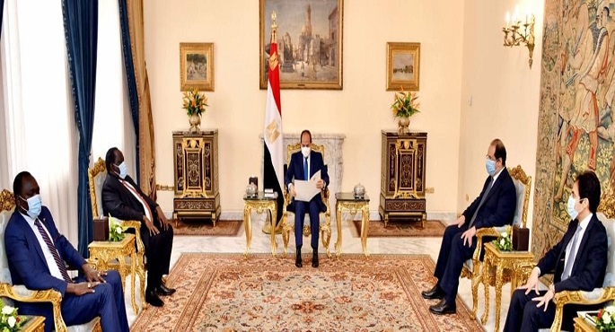 بالصور.. الرئيس السيسي يتلقى دعوة من سلفا كير لحضور مراسم توقيع اتفاق السلام مع الحركات المسلحة