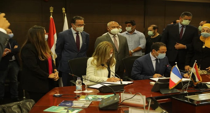 بالصور.. وزير النقل: توقيع عقد إدارة وتشغيل الخط الثالث للمترو مع شركة (RATP) الفرنسية