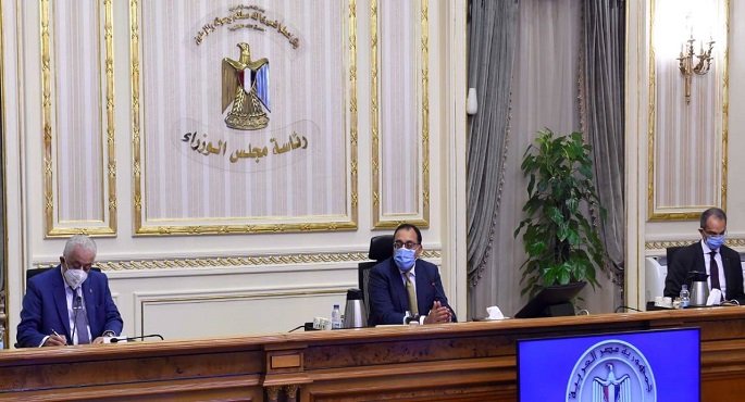 بالفيديو والصور.. رئيس الوزراء يبحث خطوات توطين صناعة “التابلت” في مصر
