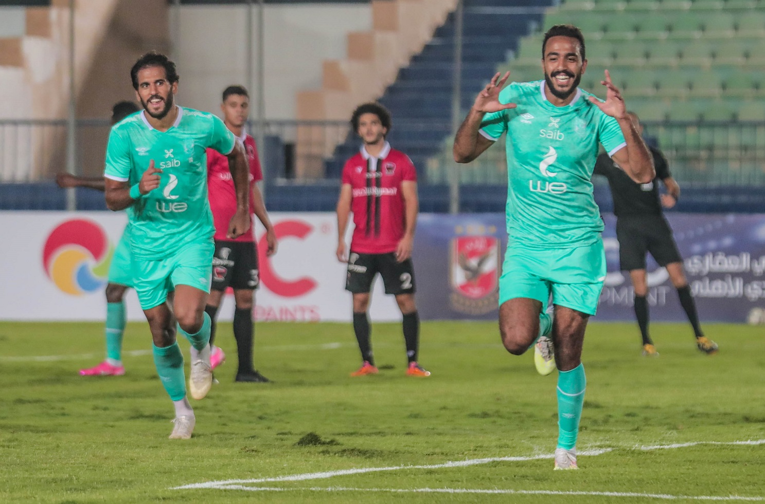 الأهلي يستعيد انتصاراته في الدوري بالفوز على نادي مصر بثلاثية نظيفة