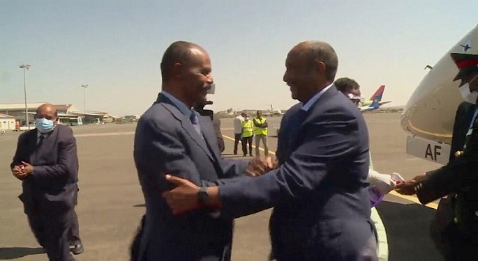 رئيس مجلس السيادة السوداني يبحث مع رئيس أريتريا دعم العلاقات وعملية السلام بالسودان