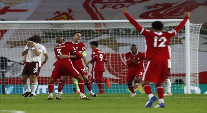 ليفربول يتغلب على أرسنال 3-1 ويواصل الدفاع عن لقب البريميرليج