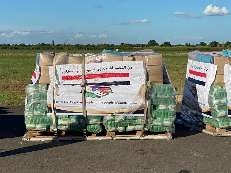 مصر تواصل تكثيف الجسر الجوي لإرسال المساعدات العاجلة لمتضرري السيول بجمهوريتي السودان وجنوب السودان