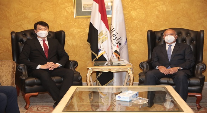 بالصور.. وزير النقل يبحث مع سفير كوريا الجنوبية في القاهرة تعزيز التعاون الثنائي