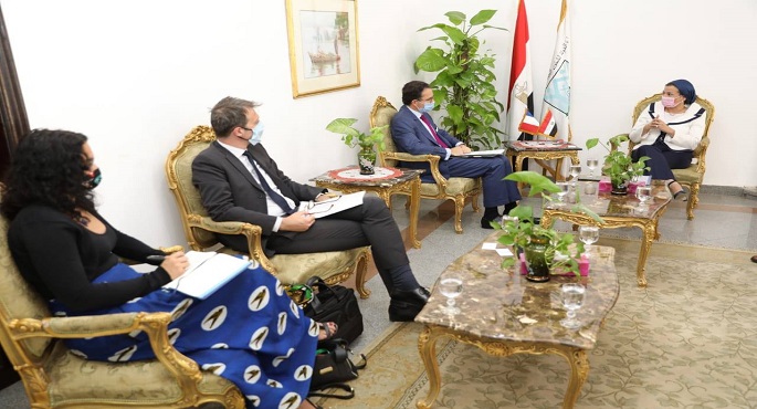 بالصور.. وزيرة البيئة تبحث مع السفير الفرنسي فرص القطاع الخاص للاستثمار البيئي في مصر