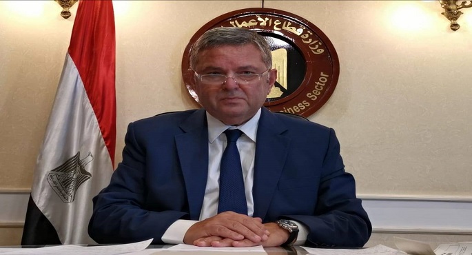 وزير قطاع الأعمال يبحث التعاون مع إيطاليا لصناعة أتوبيسات تعمل بالغاز