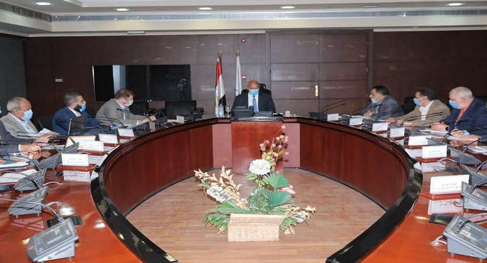 بالصور .. وزير النقل يتابع مع وفد شركة سيمنز العالمية مشروع تحديث نظم الإشارات على بعض خطوط السكك الحديدية