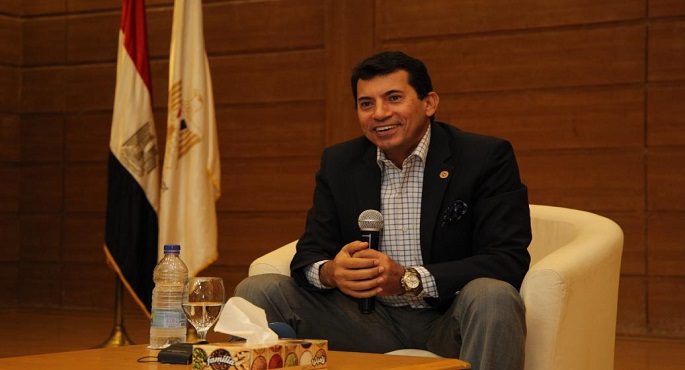 بالصور .. خلال حوار مفتوح مع الشباب .. صبحي: الوزارة تعمل بشكل متوازي من خلال الدمج بين أنشطة الشباب والرياضة