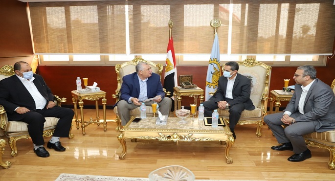 بالصور.. وزير الزراعة يبحث مع محافظ الغربيه سبل تحقيق التنمية الزراعية