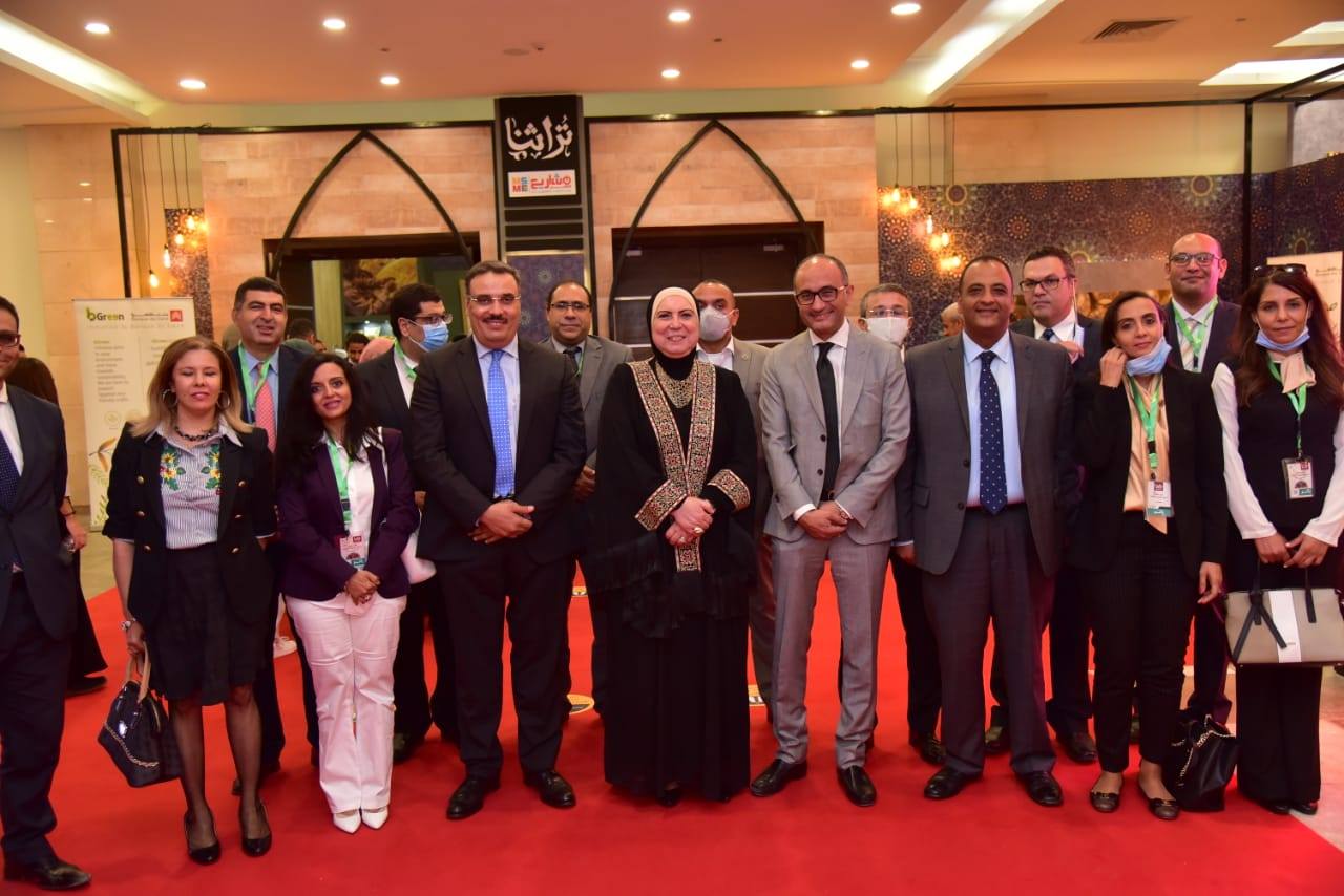 خلال تفقدها معرض تراثنا .. نيفين جامع : مصر تمتلك مزايا تنافسية كبيرة في مجال الصناعات اليدوية والحرفية