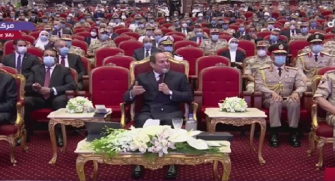 الرئيس السيسي يرحب بقادة أكتوبر المشاركين في الندوة التثقيفية الـ32 للقوات المسلحة