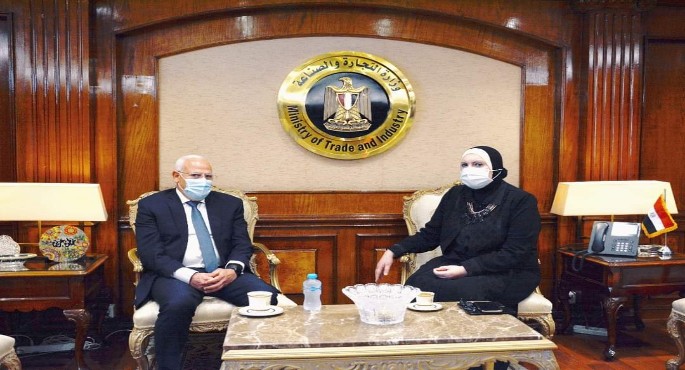 بالصور .. وزيرة التجارة والصناعة تبحث مع محافظ بورسعيد سبل تعزيز حركة الاستثمار الصناعي بالمحافظة ﻿